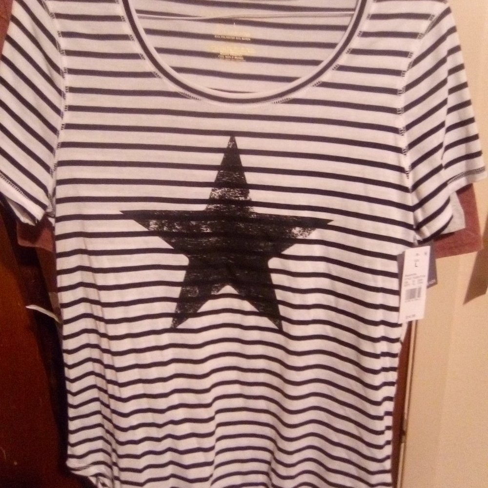 Hello Gorgeous short sleeve shirt with tags. Brand New. Large in size.